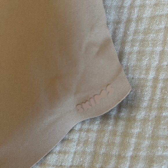 SKIMS: NWT Unlined Plunge Thong Bodysuit -Sz XL - Picture 4 of 8